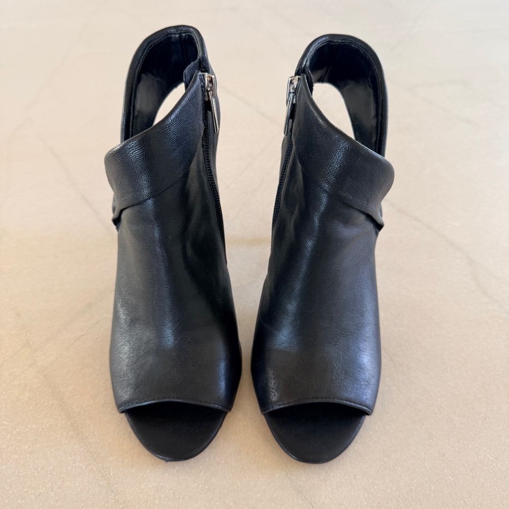 Vince Camuto Cholia Asymmetrical Sandal Bootie Shootie Black Leather Womens 6 - Picture 6 of 11